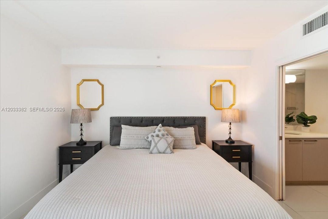 For Sale: $675,000 (2 beds, 2 baths, 955 Square Feet)