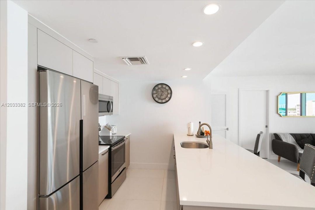 For Sale: $675,000 (2 beds, 2 baths, 955 Square Feet)