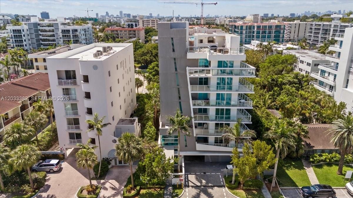 For Sale: $675,000 (2 beds, 2 baths, 955 Square Feet)