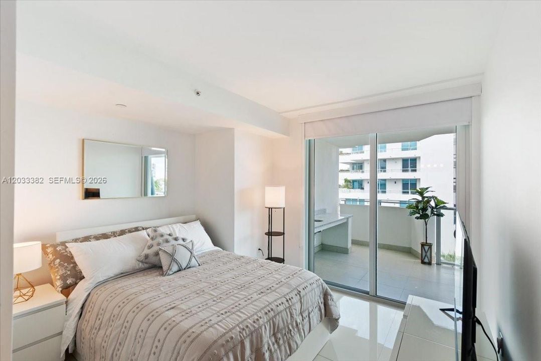 For Sale: $675,000 (2 beds, 2 baths, 955 Square Feet)