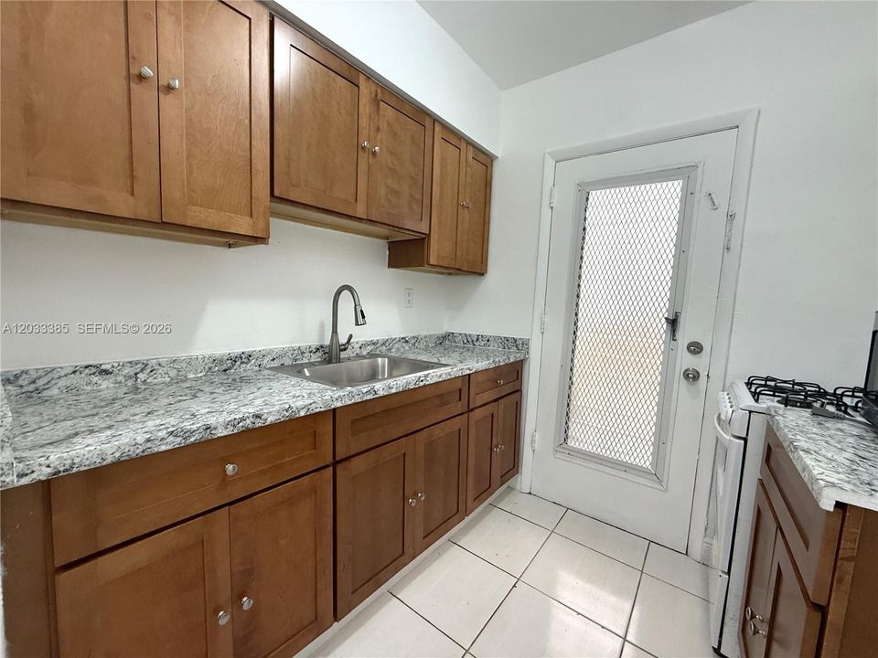 For Rent: $1,595 (1 beds, 1 baths, 678 Square Feet)