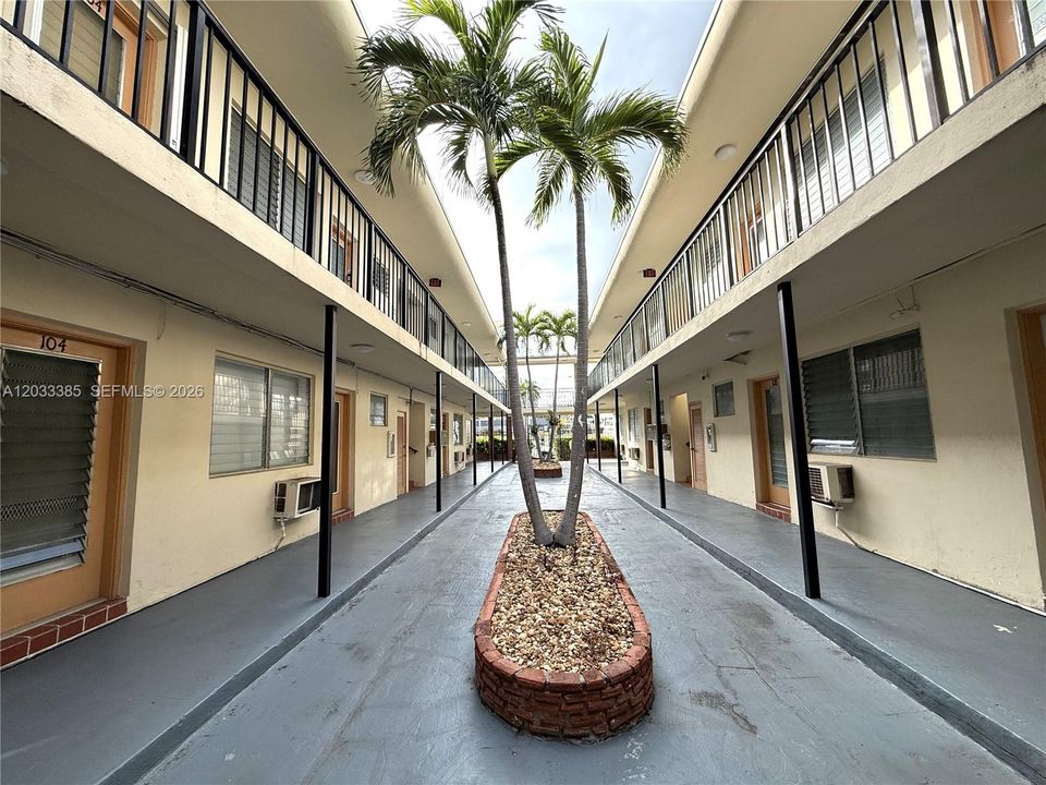 For Rent: $1,595 (1 beds, 1 baths, 678 Square Feet)