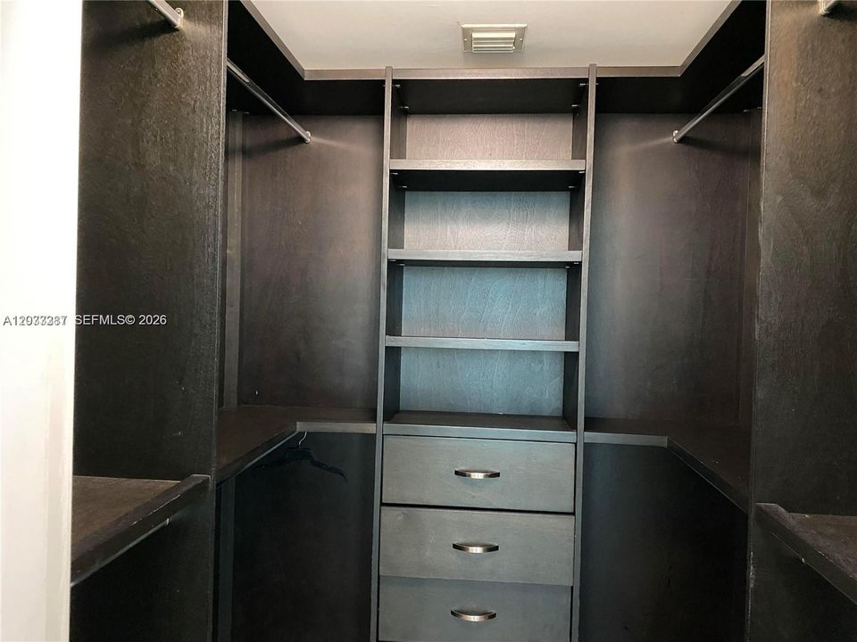For Sale: $890,000 (2 beds, 2 baths, 1315 Square Feet)