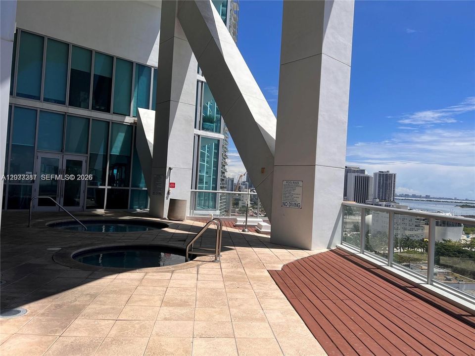 For Sale: $890,000 (2 beds, 2 baths, 1315 Square Feet)