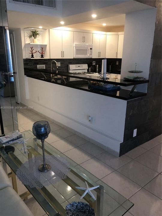 For Sale: $585,000 (2 beds, 2 baths, 1312 Square Feet)