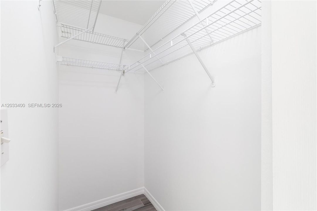 For Sale: $399,000 (2 beds, 2 baths, 960 Square Feet)