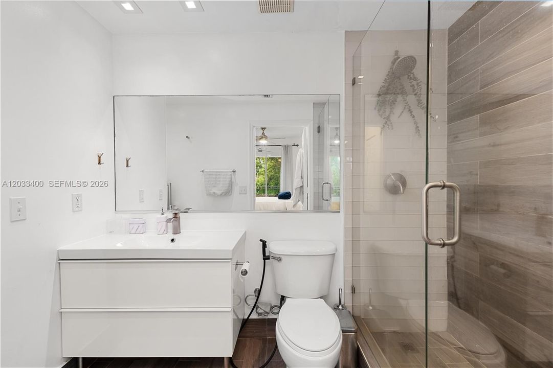 For Sale: $399,000 (2 beds, 2 baths, 960 Square Feet)