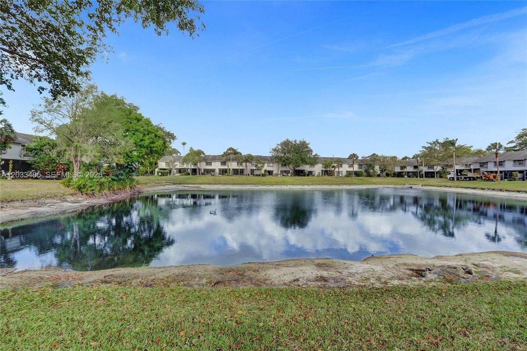 For Rent: $2,500 (2 beds, 2 baths, 1230 Square Feet)