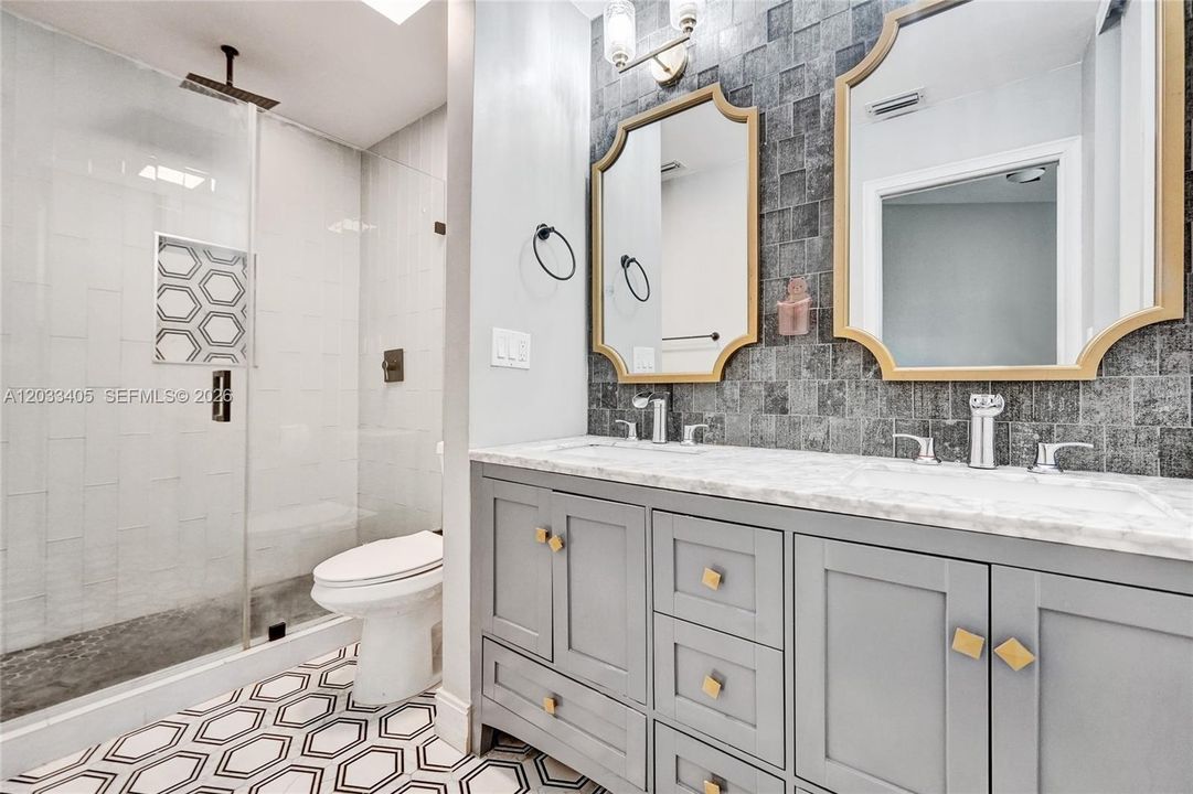 For Rent: $2,500 (2 beds, 2 baths, 1230 Square Feet)
