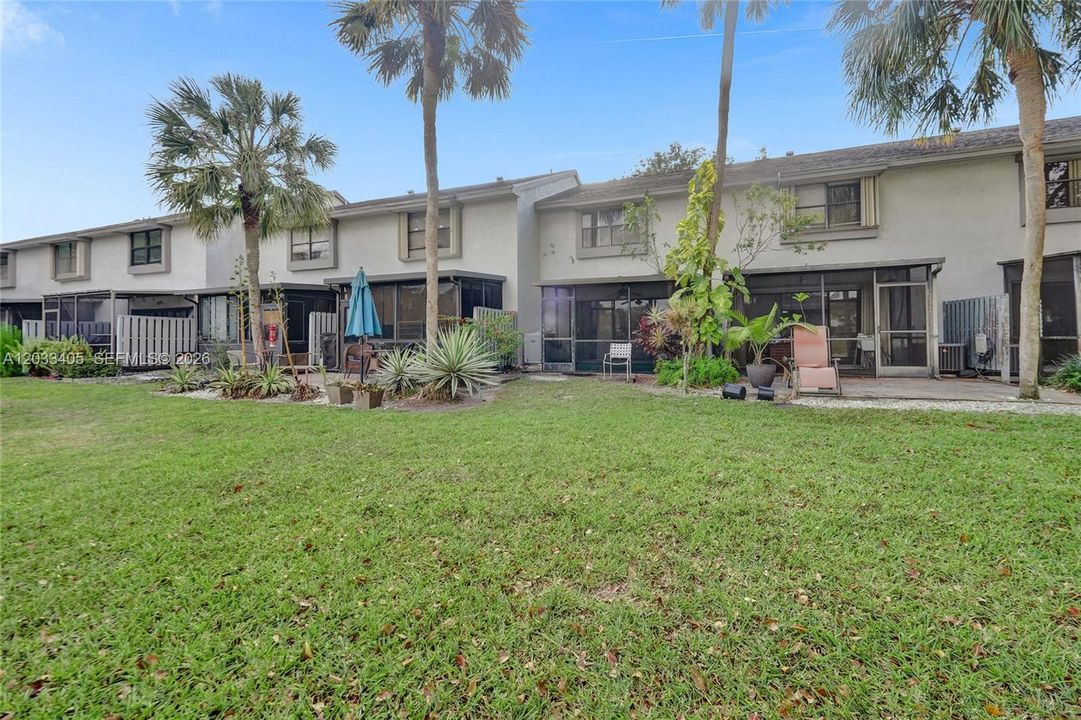 For Rent: $2,500 (2 beds, 2 baths, 1230 Square Feet)