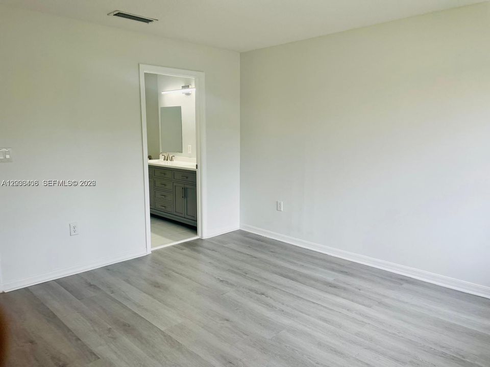 En Renta: $3,350 (3 camas, 2 baños, 1726 Pies cuadrados)