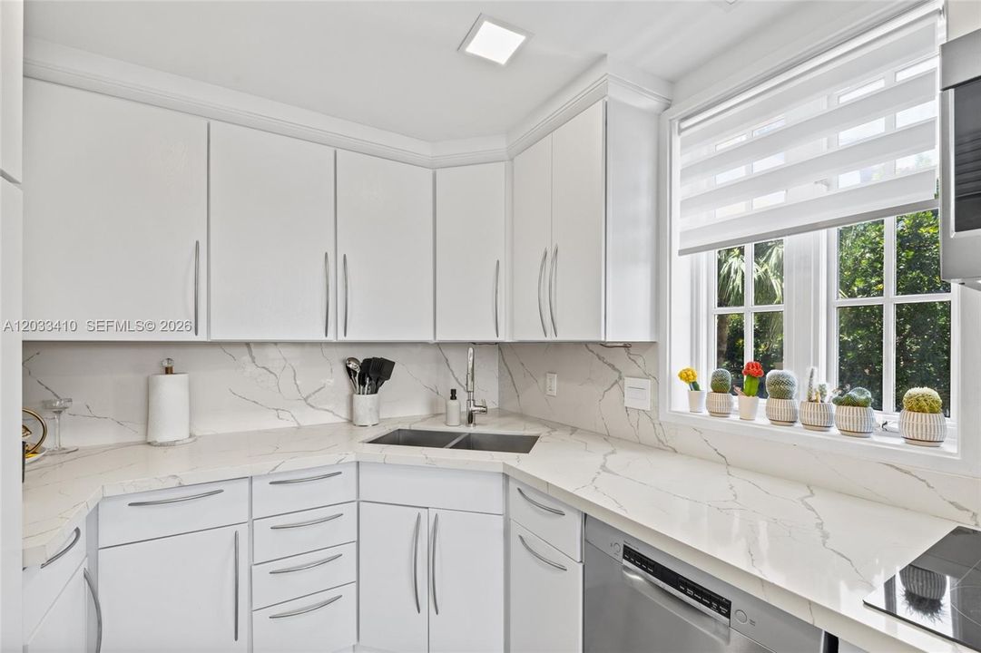 For Rent: $32,000 (3 beds, 3 baths, 2049 Square Feet)