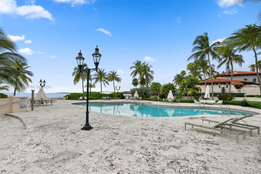 For Rent: $32,000 (3 beds, 3 baths, 2049 Square Feet)