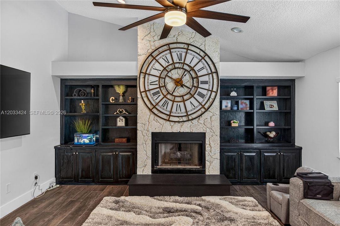 For Sale: $1,100,000 (4 beds, 2 baths, 2680 Square Feet)