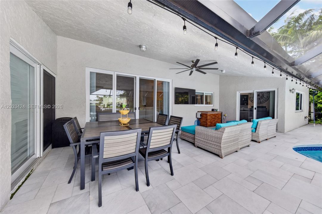 For Sale: $1,100,000 (4 beds, 2 baths, 2680 Square Feet)