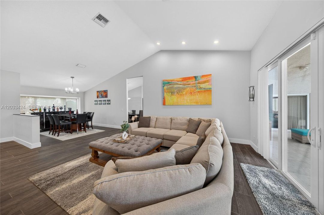 For Sale: $1,100,000 (4 beds, 2 baths, 2680 Square Feet)