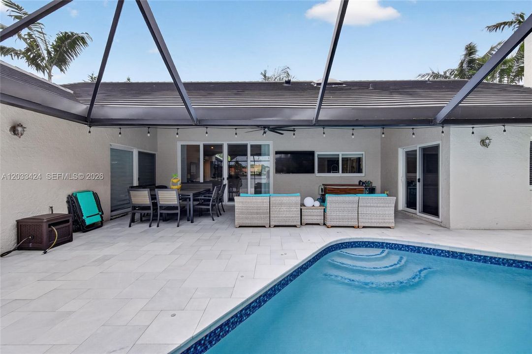 For Sale: $1,100,000 (4 beds, 2 baths, 2680 Square Feet)