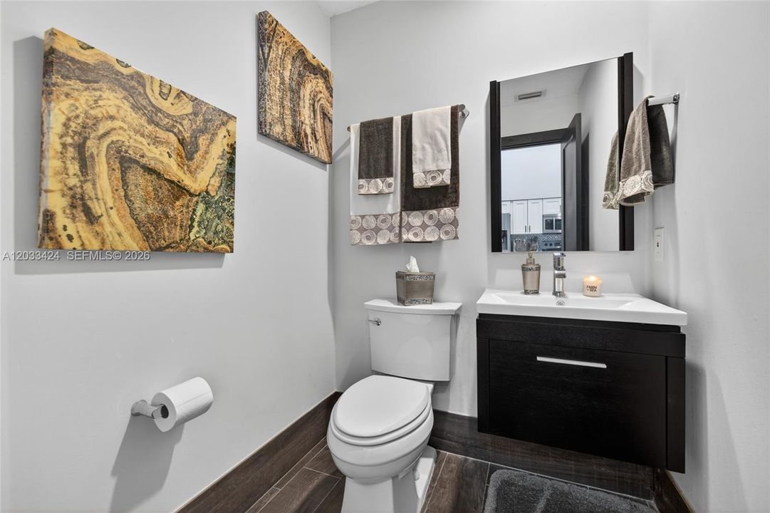 For Sale: $1,100,000 (4 beds, 2 baths, 2680 Square Feet)