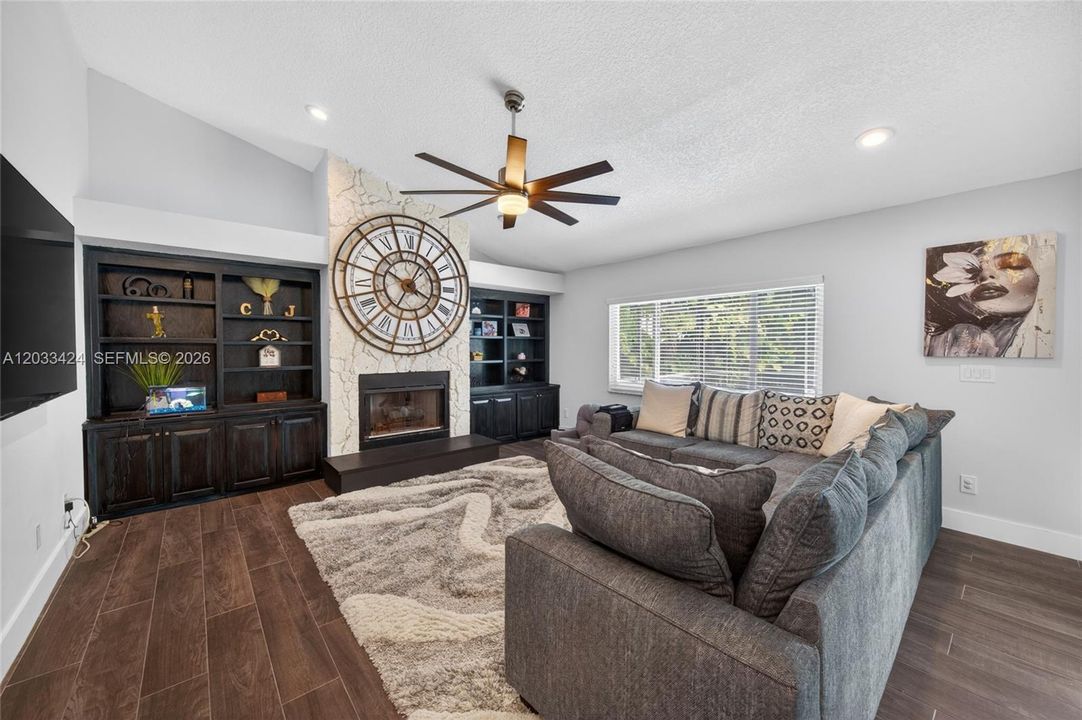 For Sale: $1,100,000 (4 beds, 2 baths, 2680 Square Feet)