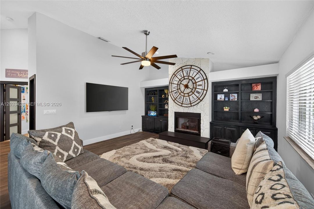 For Sale: $1,100,000 (4 beds, 2 baths, 2680 Square Feet)
