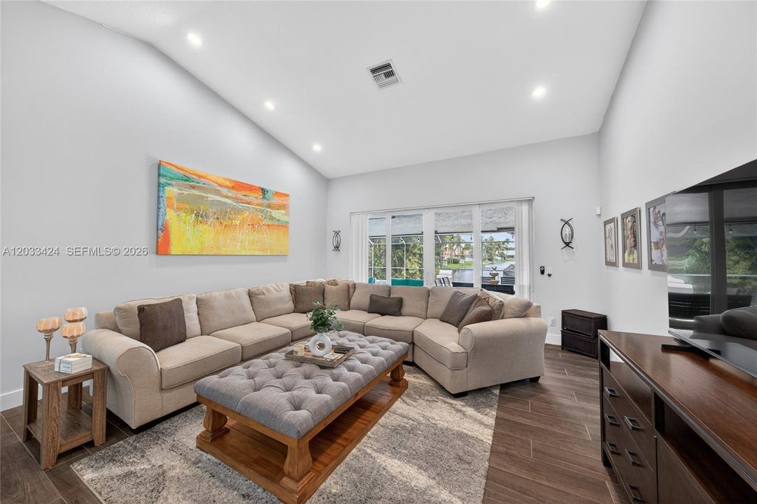 For Sale: $1,100,000 (4 beds, 2 baths, 2680 Square Feet)