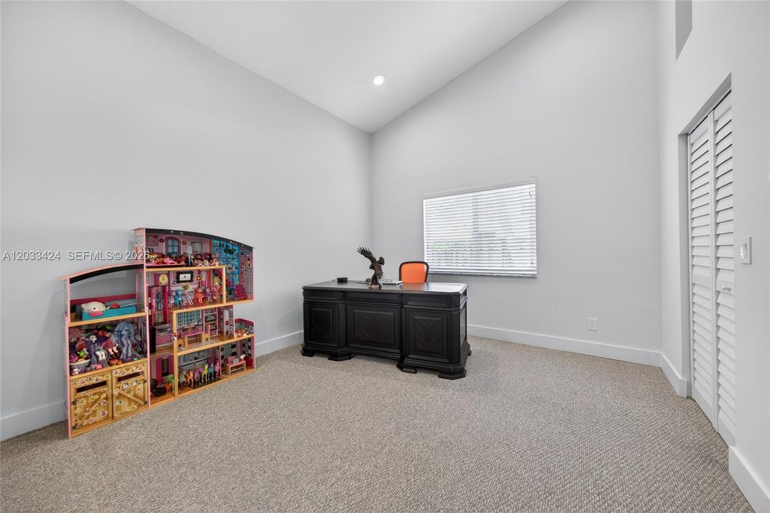 For Sale: $1,100,000 (4 beds, 2 baths, 2680 Square Feet)