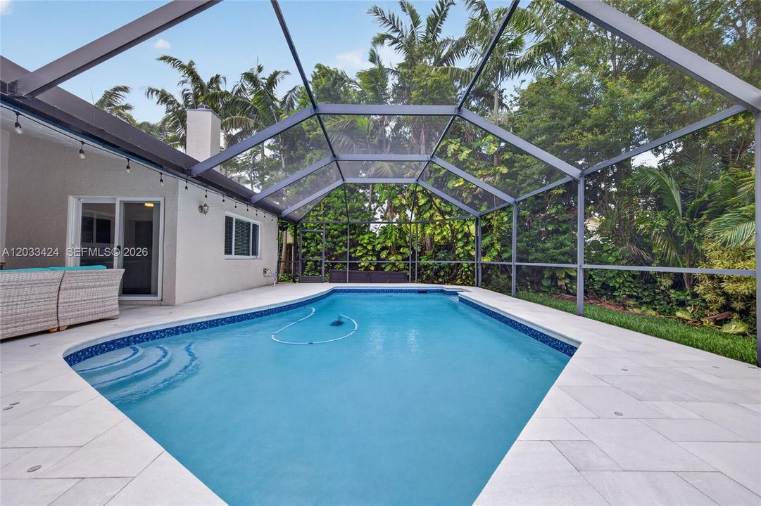 For Sale: $1,100,000 (4 beds, 2 baths, 2680 Square Feet)