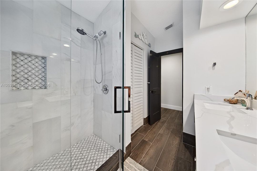 For Sale: $1,100,000 (4 beds, 2 baths, 2680 Square Feet)