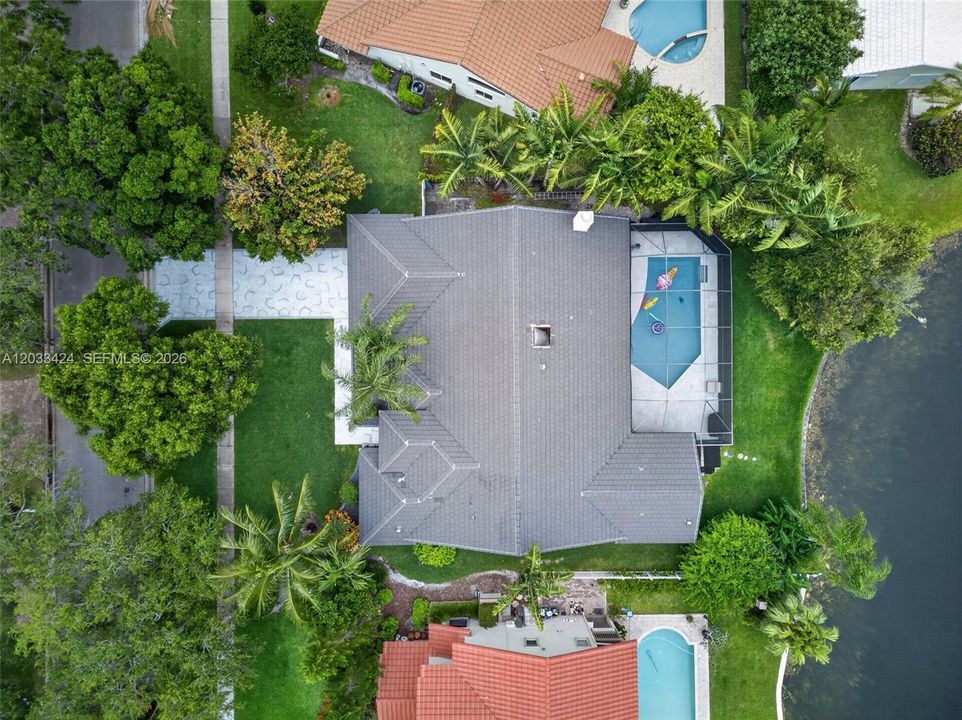 For Sale: $1,100,000 (4 beds, 2 baths, 2680 Square Feet)