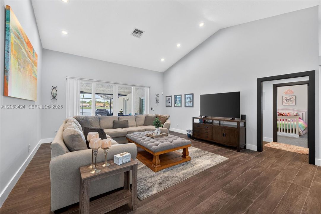 For Sale: $1,100,000 (4 beds, 2 baths, 2680 Square Feet)