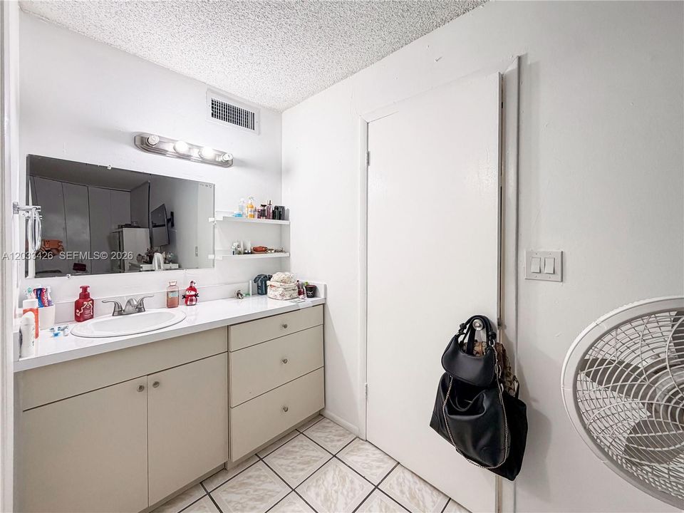 En Venta: $149,900 (2 camas, 2 baños, 800 Pies cuadrados)