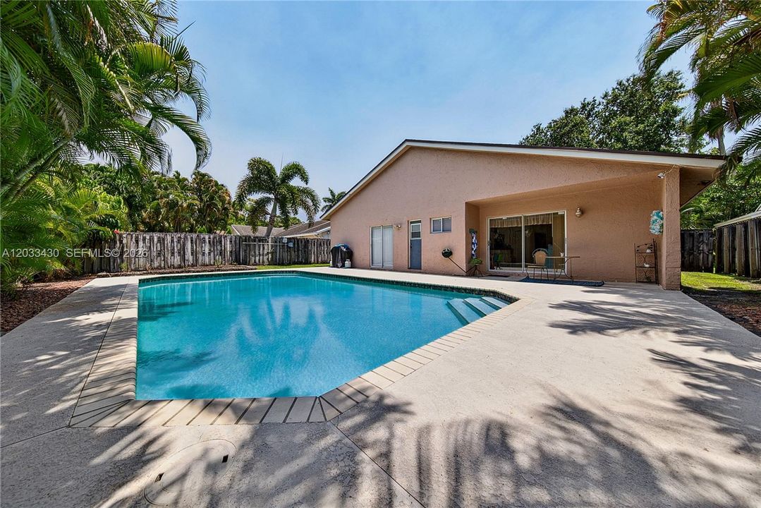 For Sale: $579,000 (3 beds, 2 baths, 1925 Square Feet)