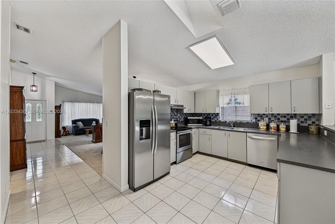 For Sale: $579,000 (3 beds, 2 baths, 1925 Square Feet)