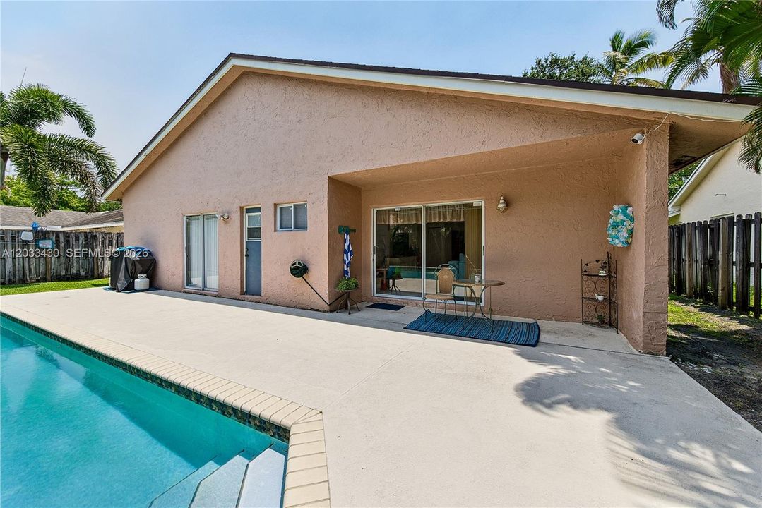 For Sale: $579,000 (3 beds, 2 baths, 1925 Square Feet)