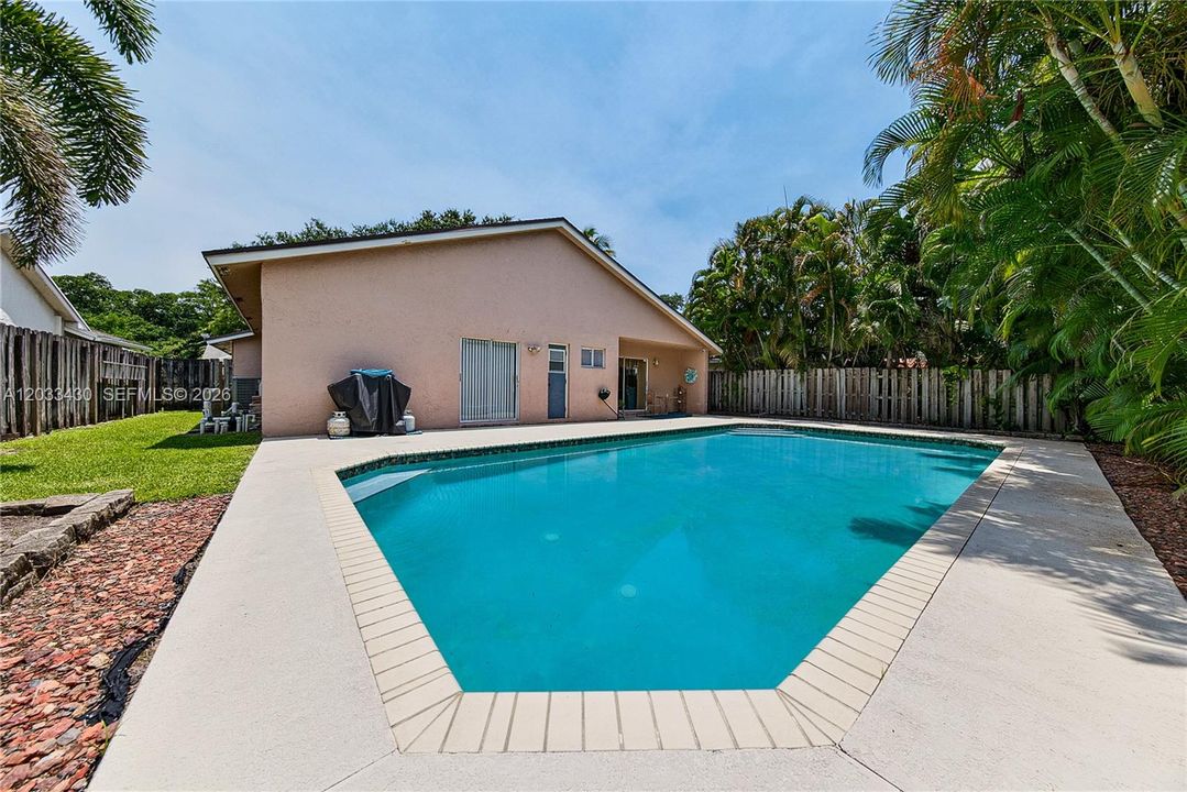 For Sale: $579,000 (3 beds, 2 baths, 1925 Square Feet)