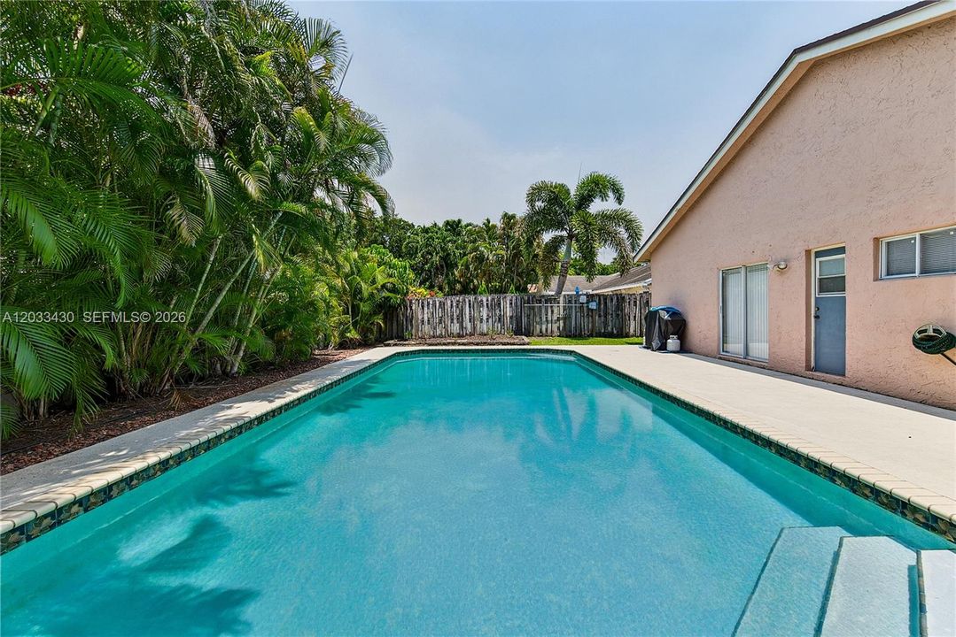 For Sale: $579,000 (3 beds, 2 baths, 1925 Square Feet)