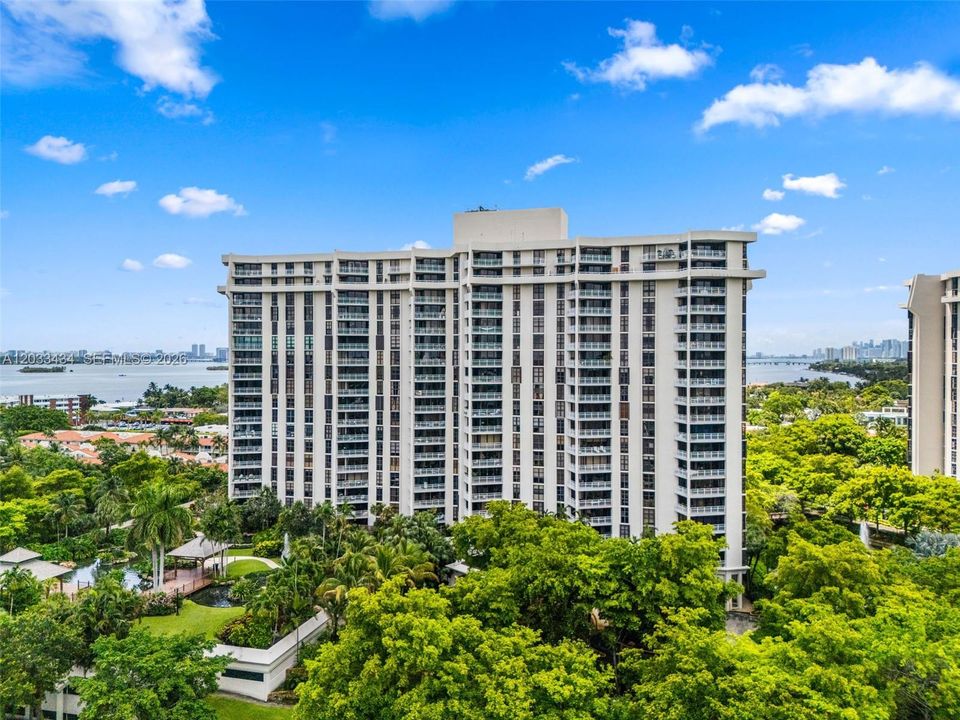 На продажу: $375,000 (2 спален, 2 ванн, 1312 Квадратных фут)