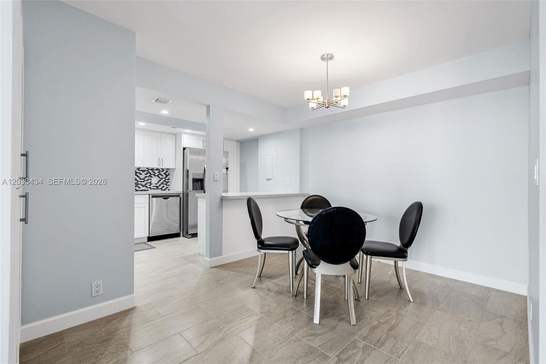 На продажу: $375,000 (2 спален, 2 ванн, 1312 Квадратных фут)