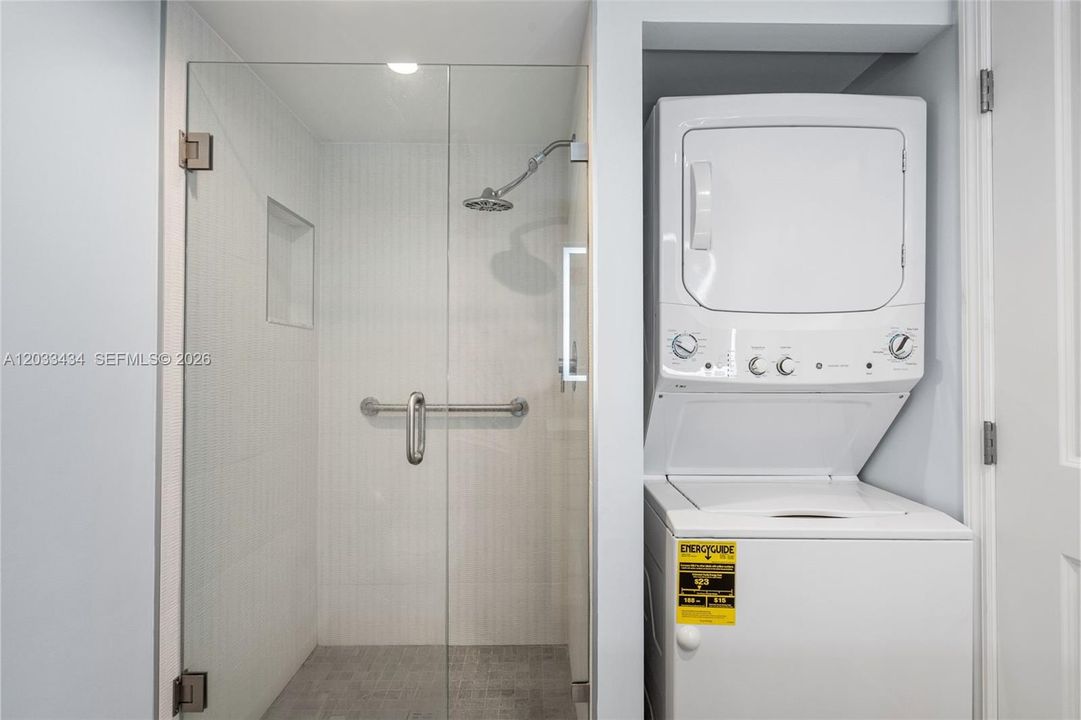 На продажу: $375,000 (2 спален, 2 ванн, 1312 Квадратных фут)