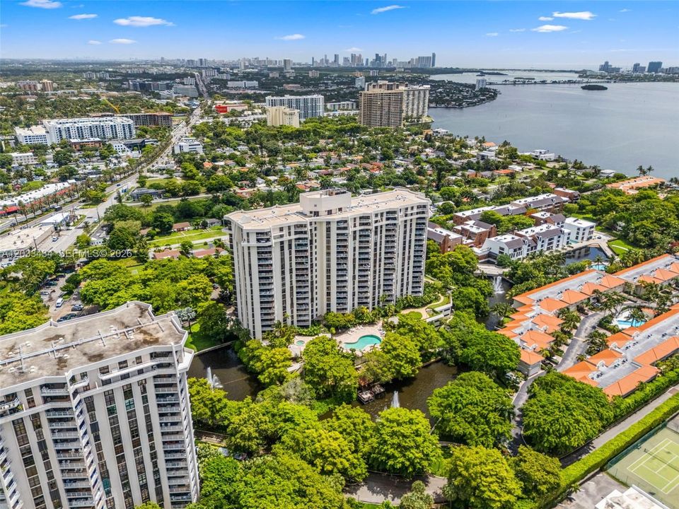 На продажу: $375,000 (2 спален, 2 ванн, 1312 Квадратных фут)