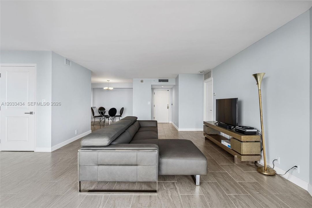 На продажу: $375,000 (2 спален, 2 ванн, 1312 Квадратных фут)
