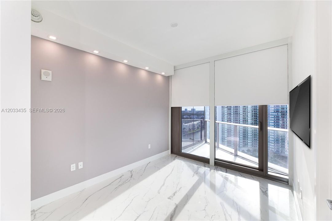 For Sale: $3,450,000 (2 beds, 2 baths, 1447 Square Feet)