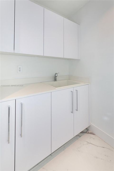 For Sale: $3,450,000 (2 beds, 2 baths, 1447 Square Feet)