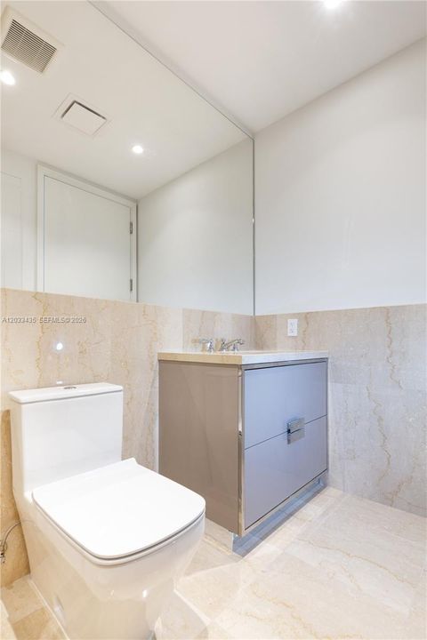 For Sale: $3,450,000 (2 beds, 2 baths, 1447 Square Feet)