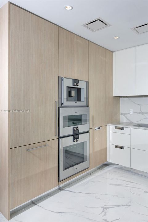 For Sale: $3,450,000 (2 beds, 2 baths, 1447 Square Feet)
