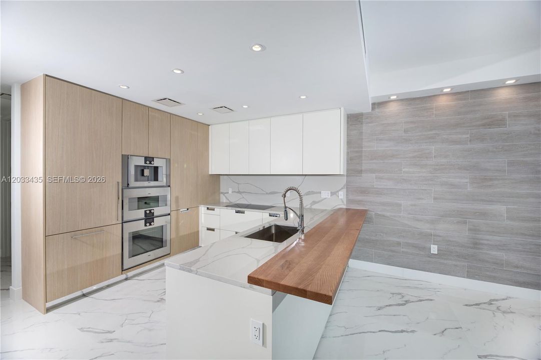For Sale: $3,450,000 (2 beds, 2 baths, 1447 Square Feet)