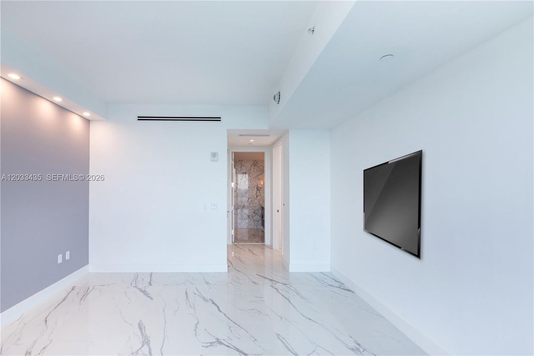 For Sale: $3,450,000 (2 beds, 2 baths, 1447 Square Feet)