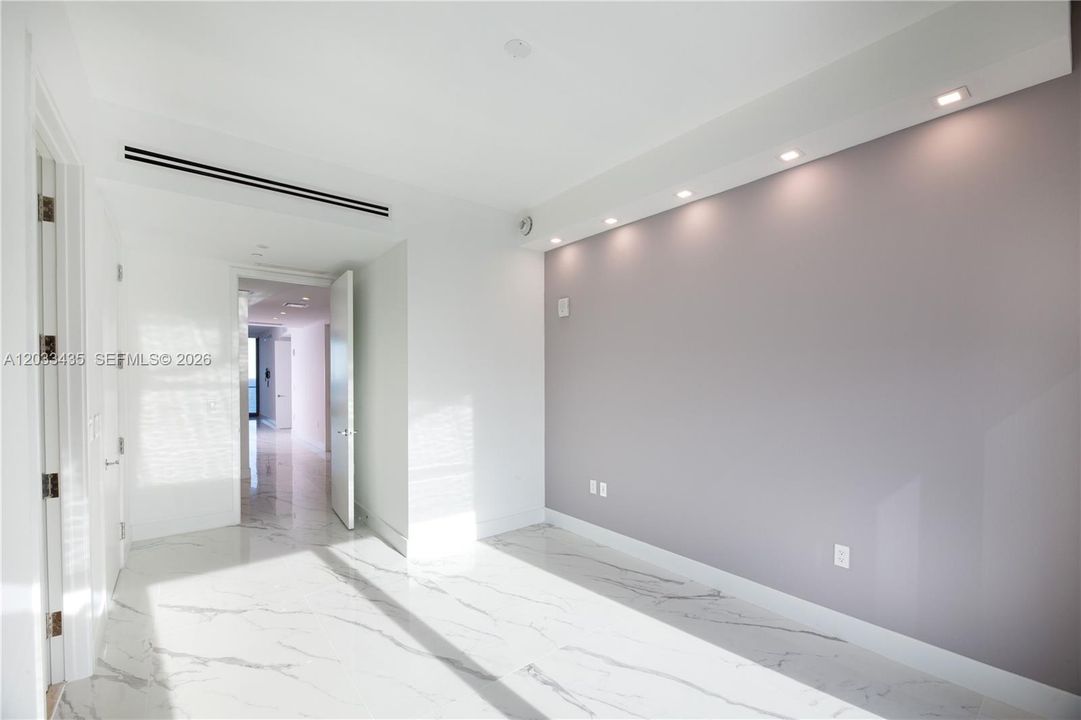 For Sale: $3,450,000 (2 beds, 2 baths, 1447 Square Feet)