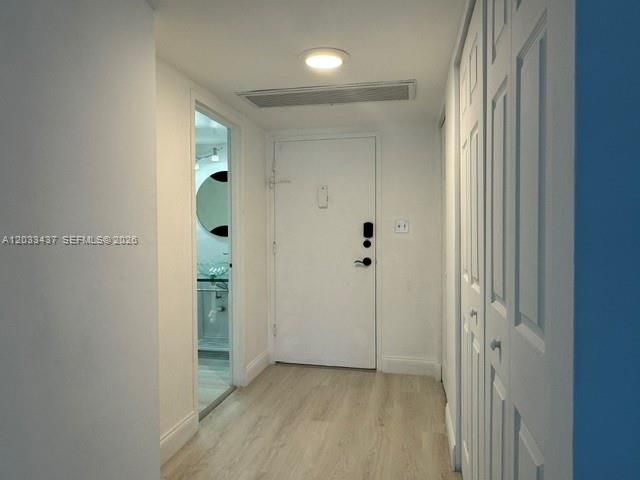 For Sale: $458,000 (1 beds, 1 baths, 980 Square Feet)