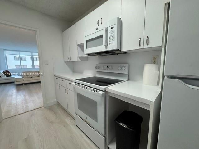 For Sale: $458,000 (1 beds, 1 baths, 980 Square Feet)